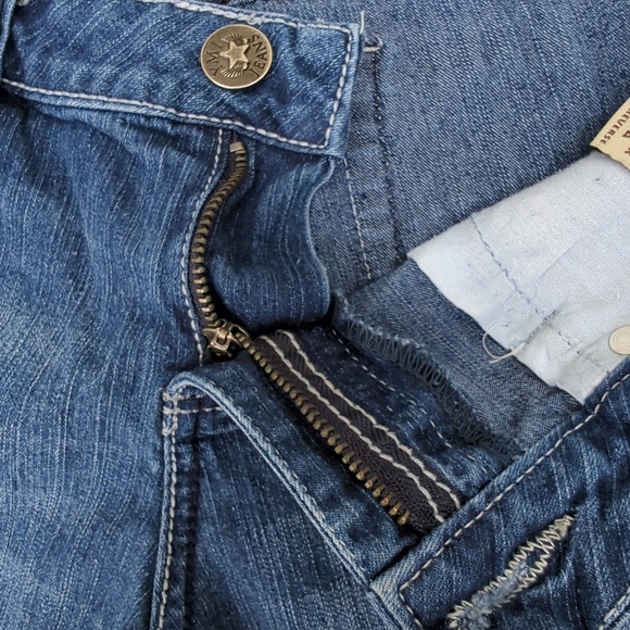 YMI Jeans Womens Jean Midi Shorts Distressed Size 9 Super Stretch Blue Denim - Picture 6 of 12